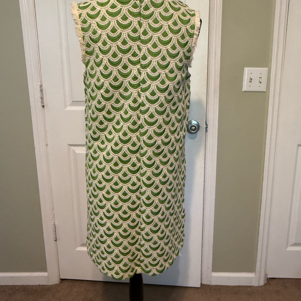 The Horizon Green and White Embroidered Sleeveless V-Neck Shift Dress - Picture 5 of 13